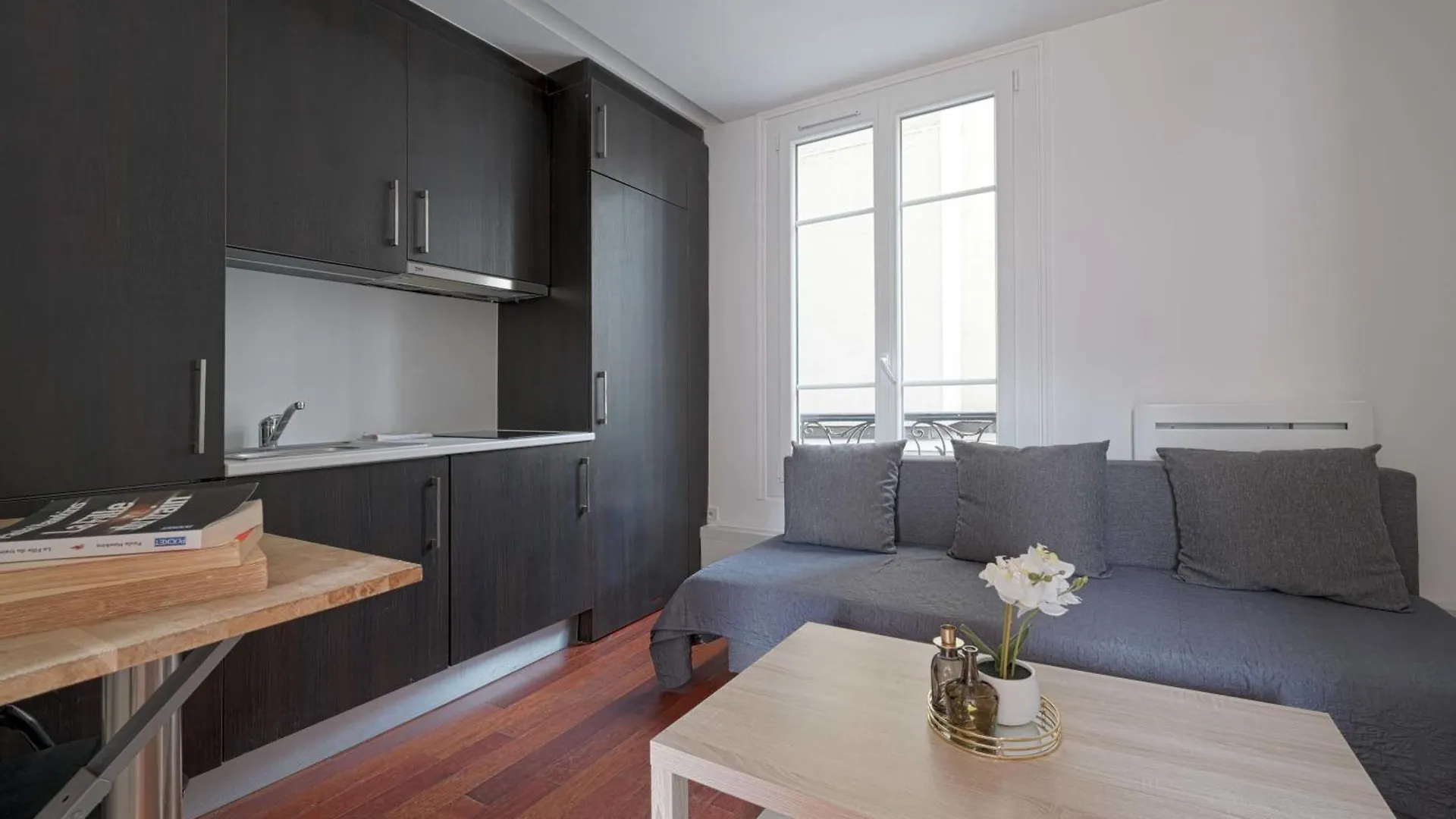 Small Studio Next To Invalides * 파리
