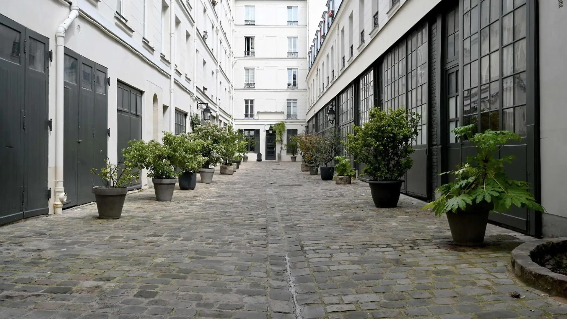Small Studio Next To Invalides