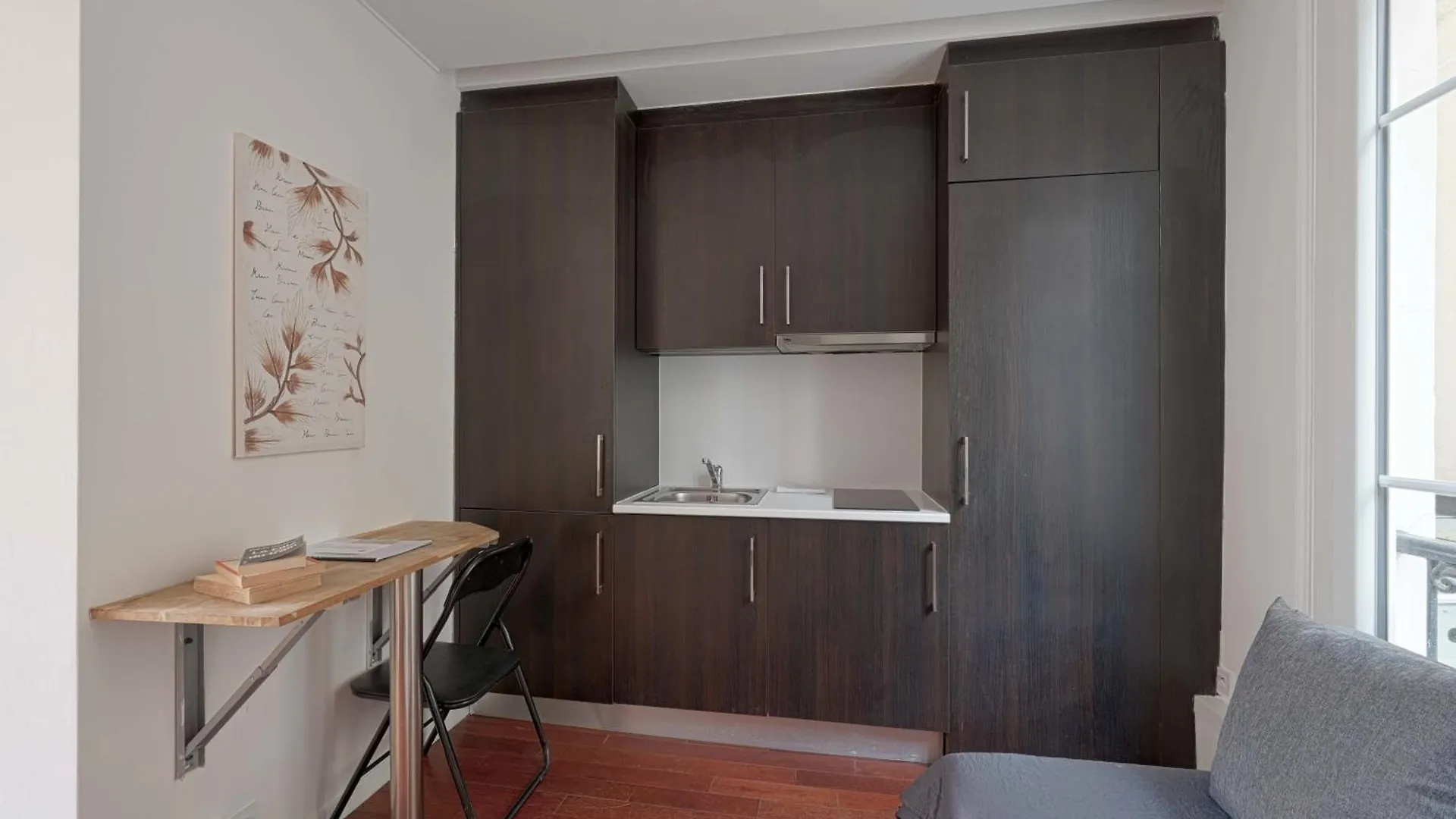 Small Studio Next To Invalides 아파트