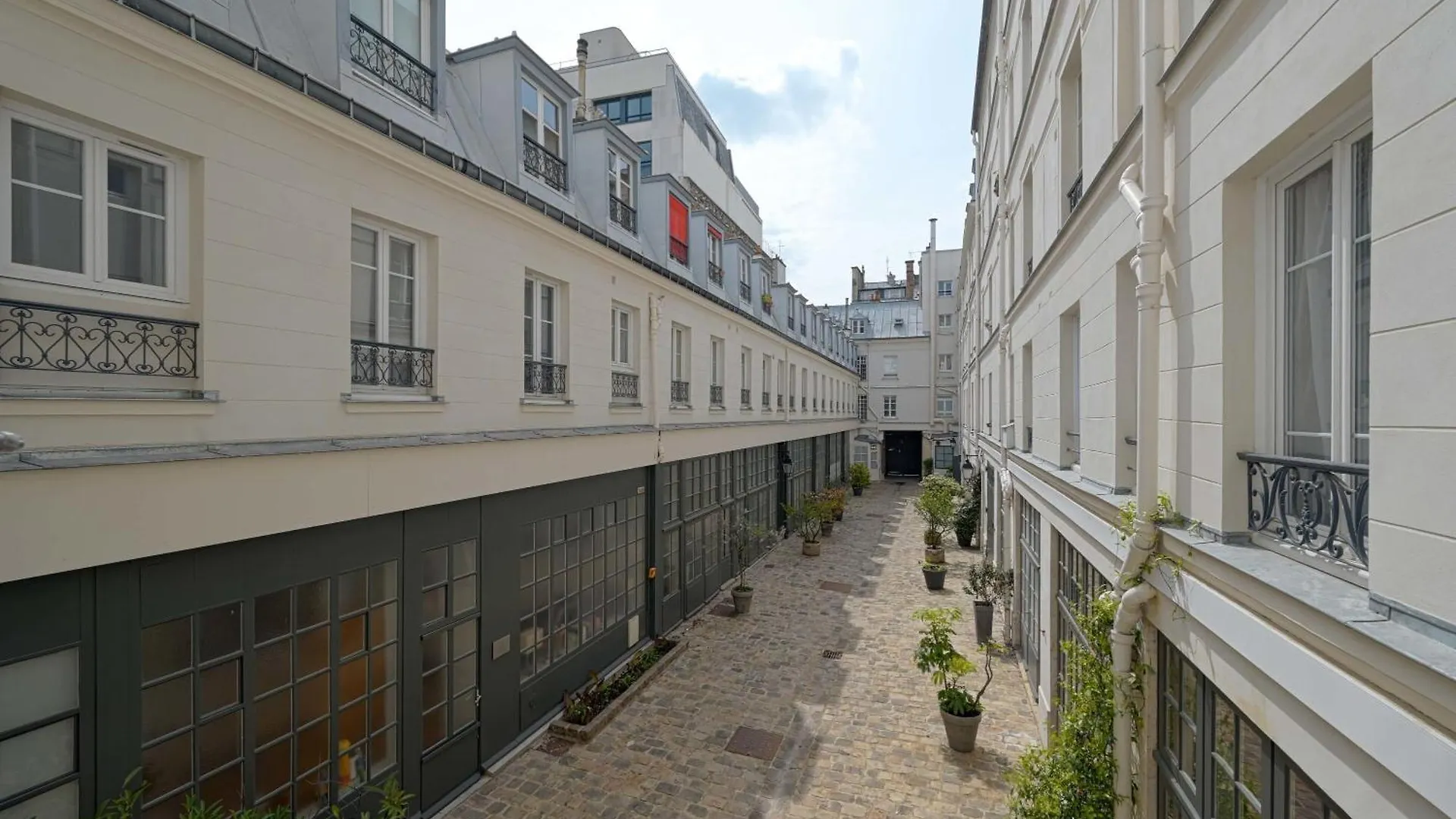 Small Studio Next To Invalides 파리